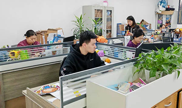 Juno, professioneller Plüschspielzeug-Designer